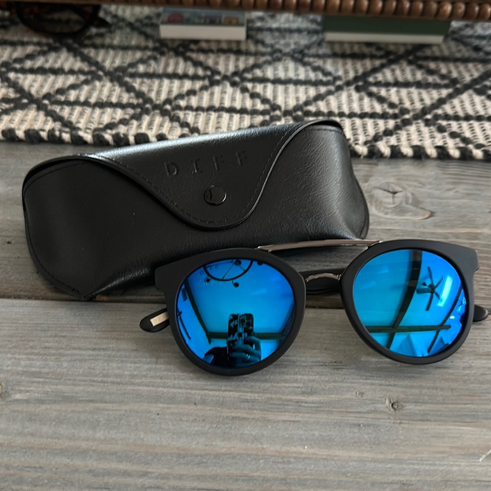 Diff Sunglasses. Polarized. Black matte.